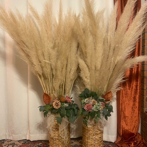 (2)Elegant Pampas Grass Arrangement in Woven Basket